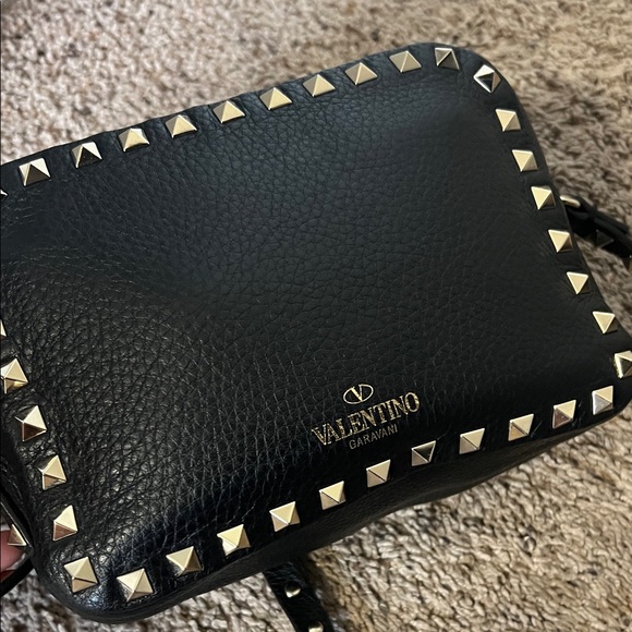 2060 Valentino Black and Gold Crossbody Bag - Picture 2 of 8